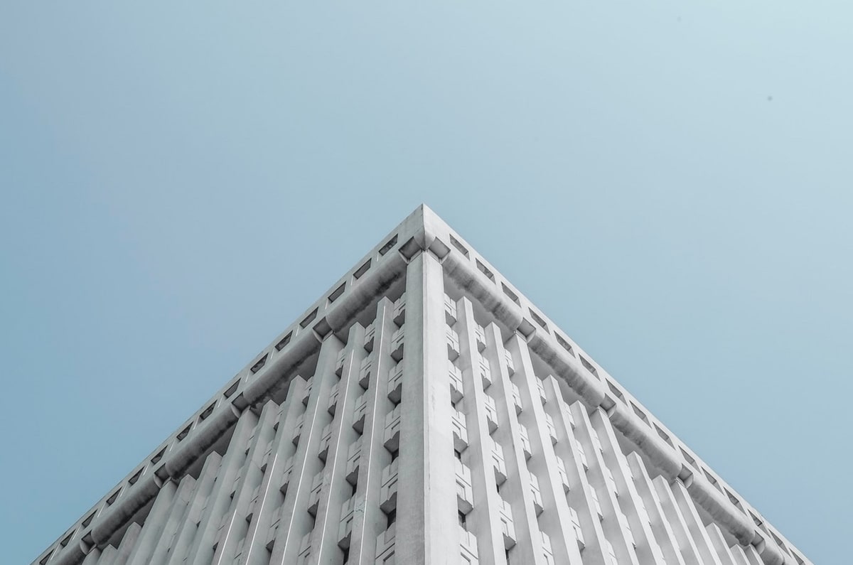 意甲媒体透露：米兰俱乐部正在重点关注11场8球的，23岁身高一米九的大中锋